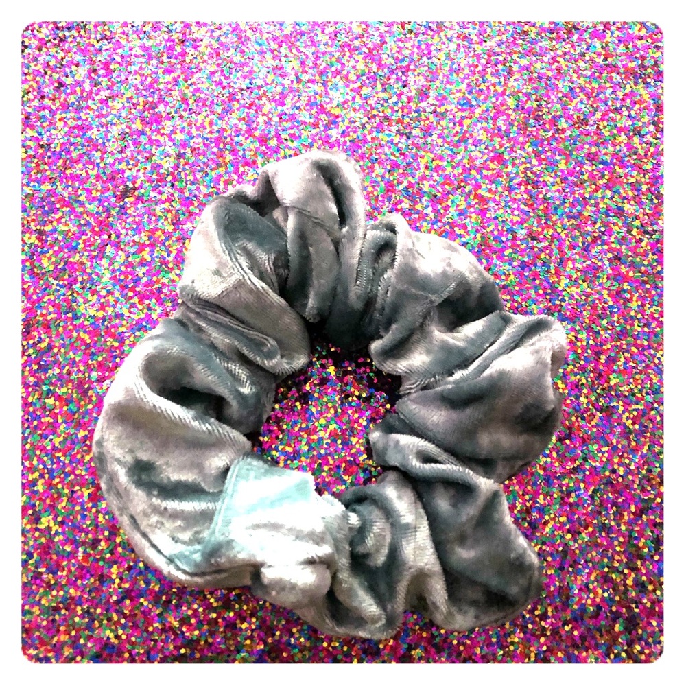 💙🌪Baby Blue Velvet Scrunchie🌪💙